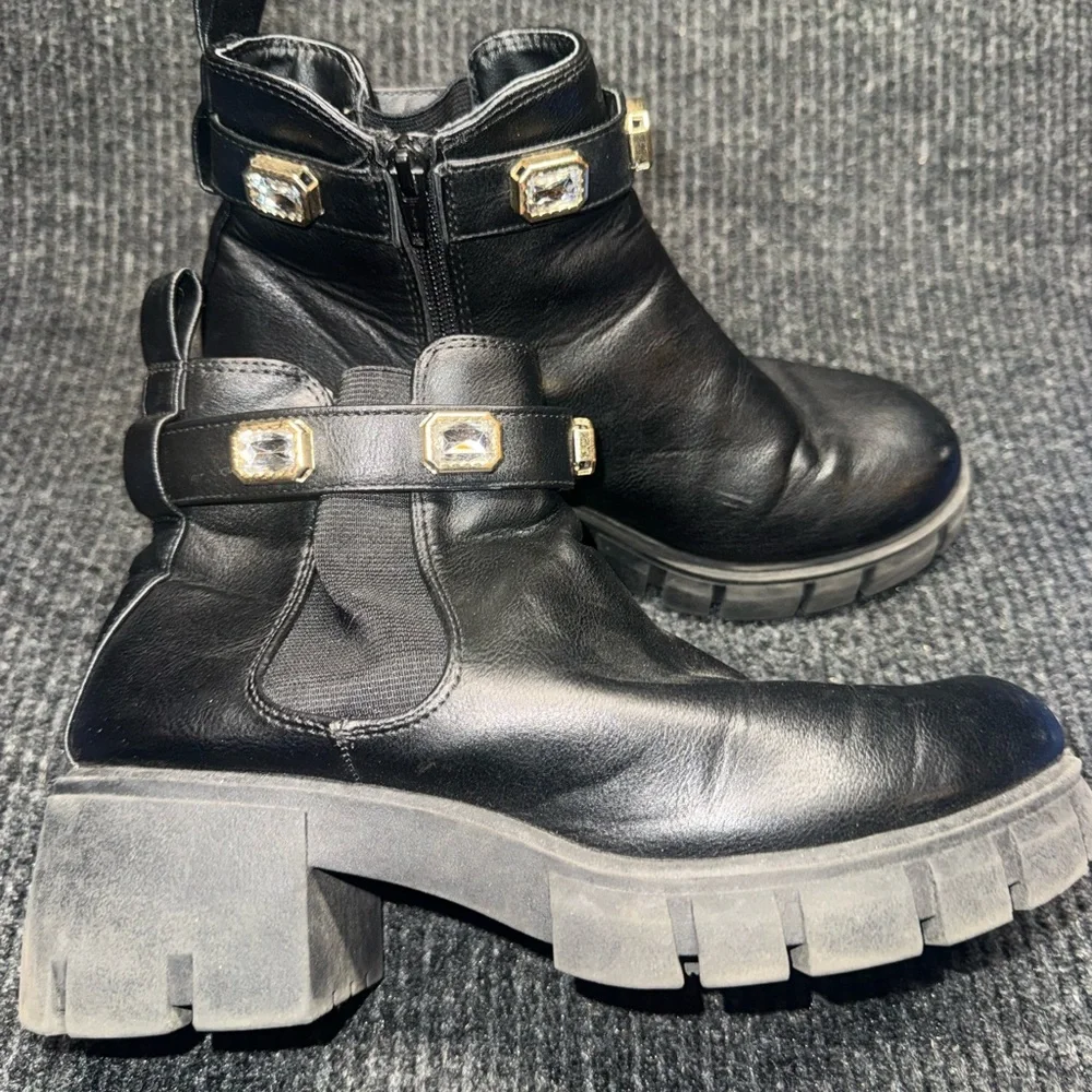 Madden NYC Black Ankle Boots with Gold Accents size 8 - Picture 3 of 6